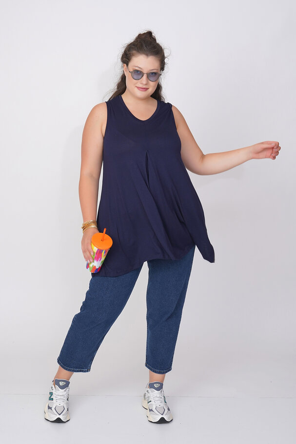 SLEEVELESS V-NECK TOP