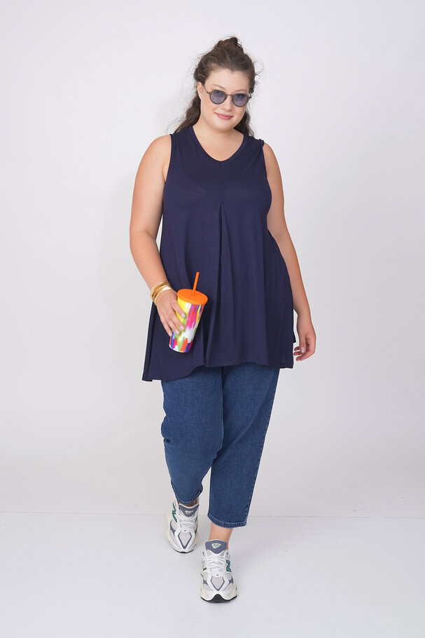 SLEEVELESS V-NECK TOP
