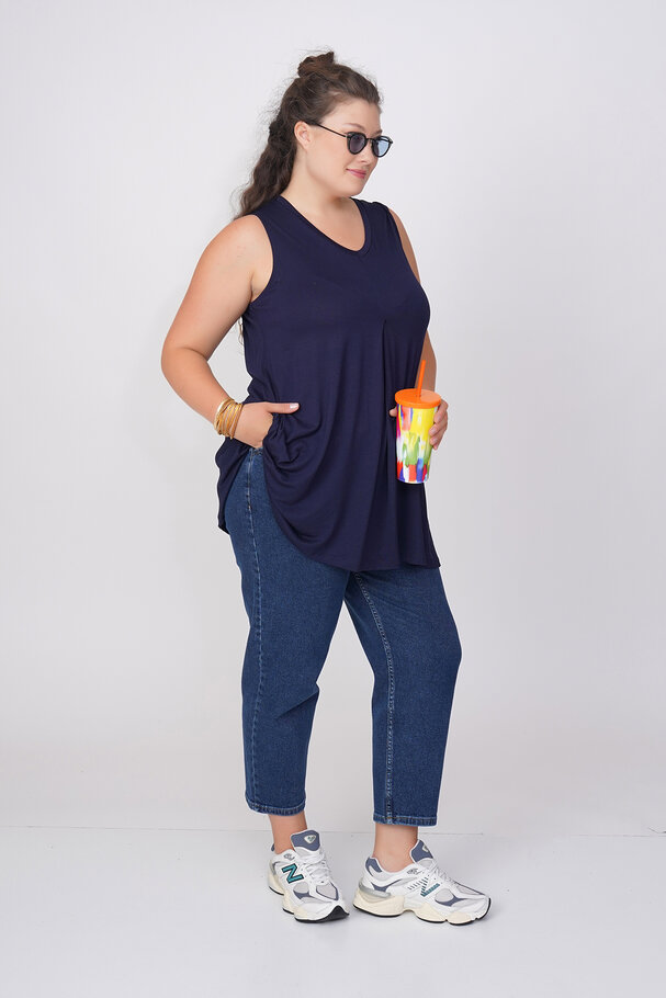 SLEEVELESS V-NECK TOP