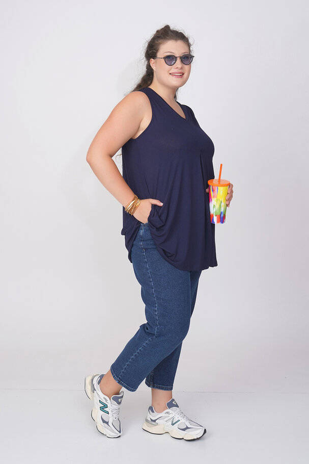 SLEEVELESS V-NECK TOP