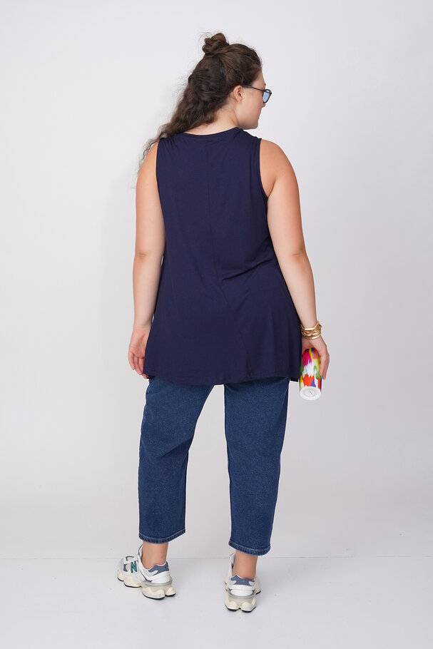 SLEEVELESS V-NECK TOP