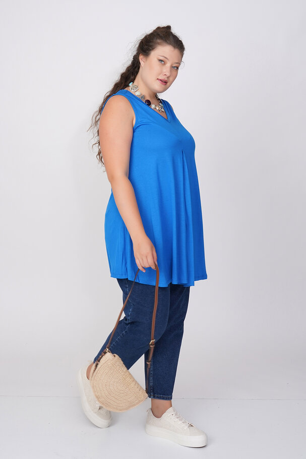 SLEEVELESS V-NECK TOP