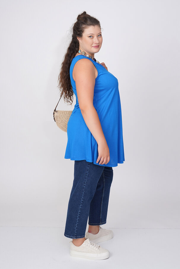 SLEEVELESS V-NECK TOP