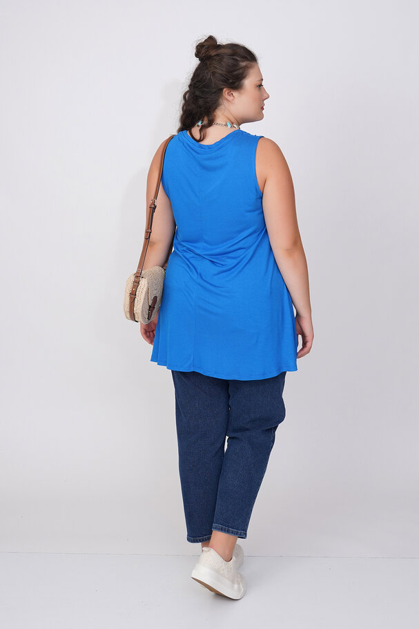 SLEEVELESS V-NECK TOP
