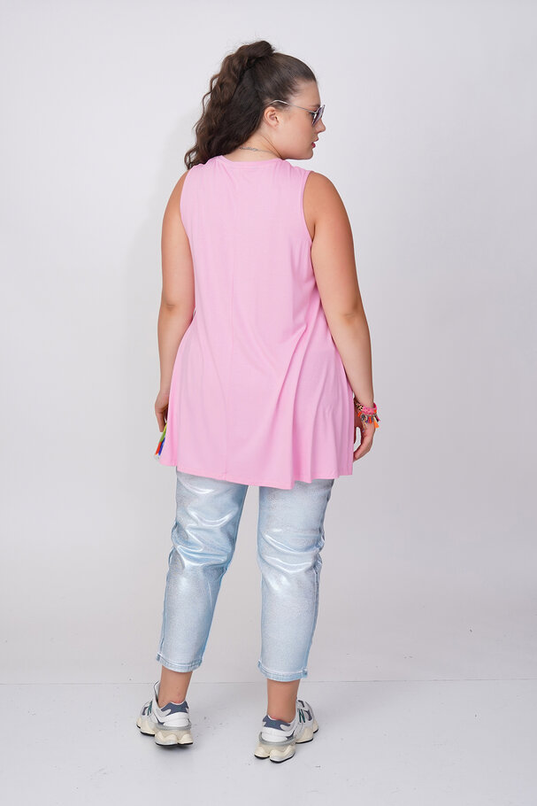 SLEEVELESS V-NECK TOP
