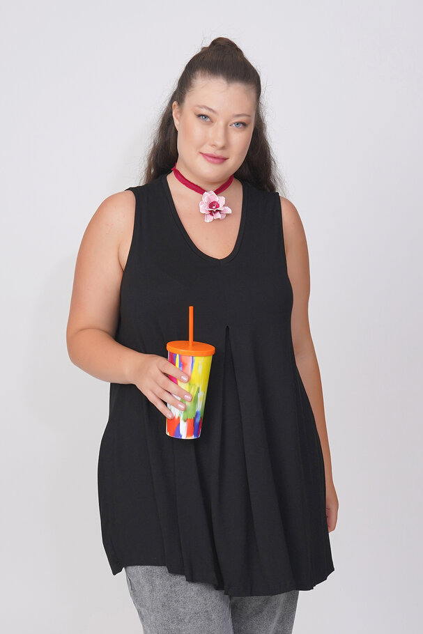 SLEEVELESS V-NECK TOP