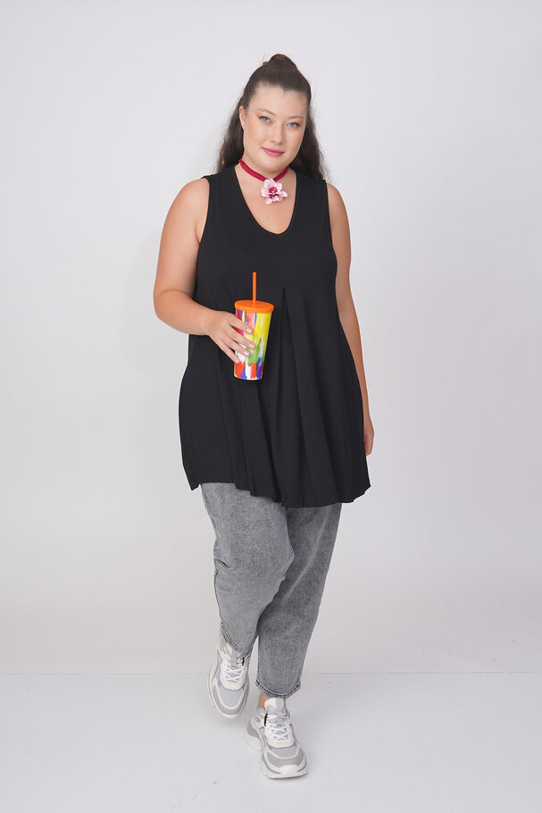 SLEEVELESS V-NECK TOP
