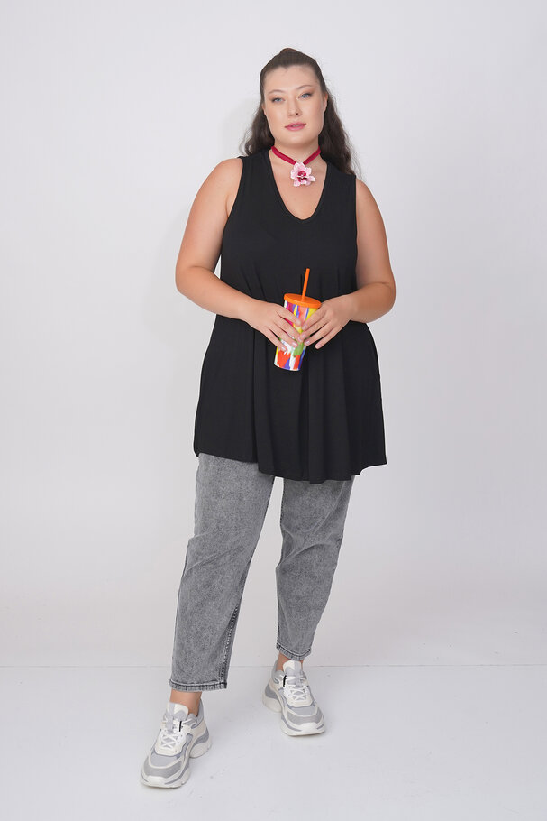 SLEEVELESS V-NECK TOP