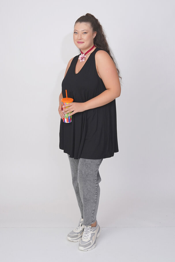 SLEEVELESS V-NECK TOP
