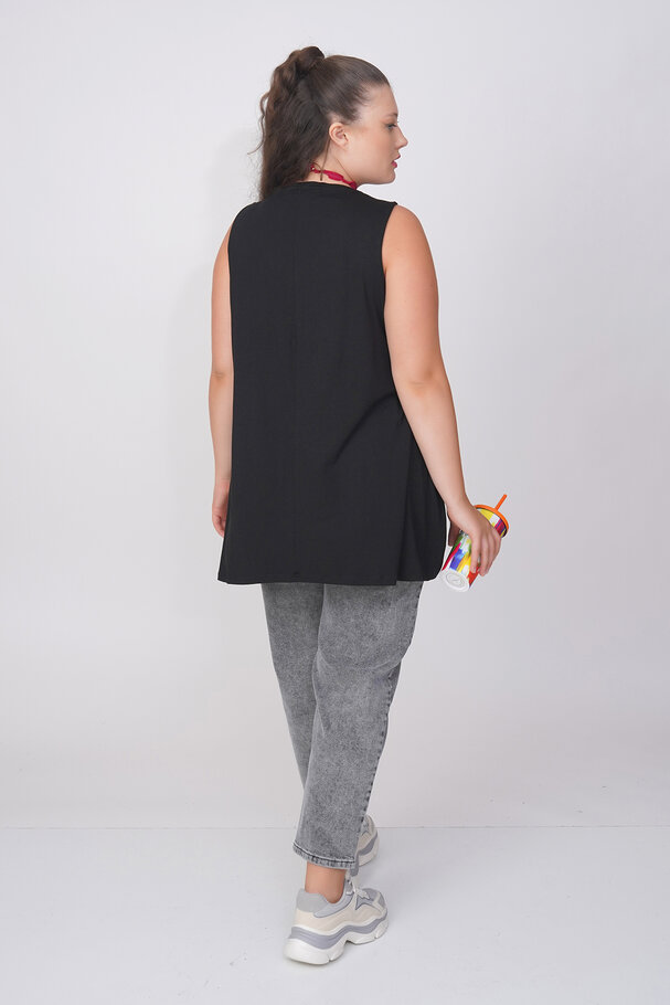SLEEVELESS V-NECK TOP