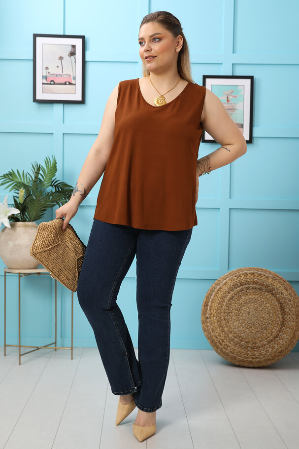 SLEEVELESS V-NECK TOP