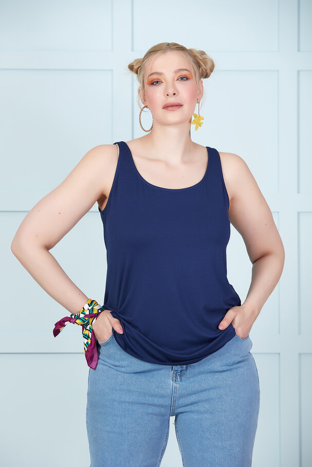 SLEEVELESS ROUND NECK TOP