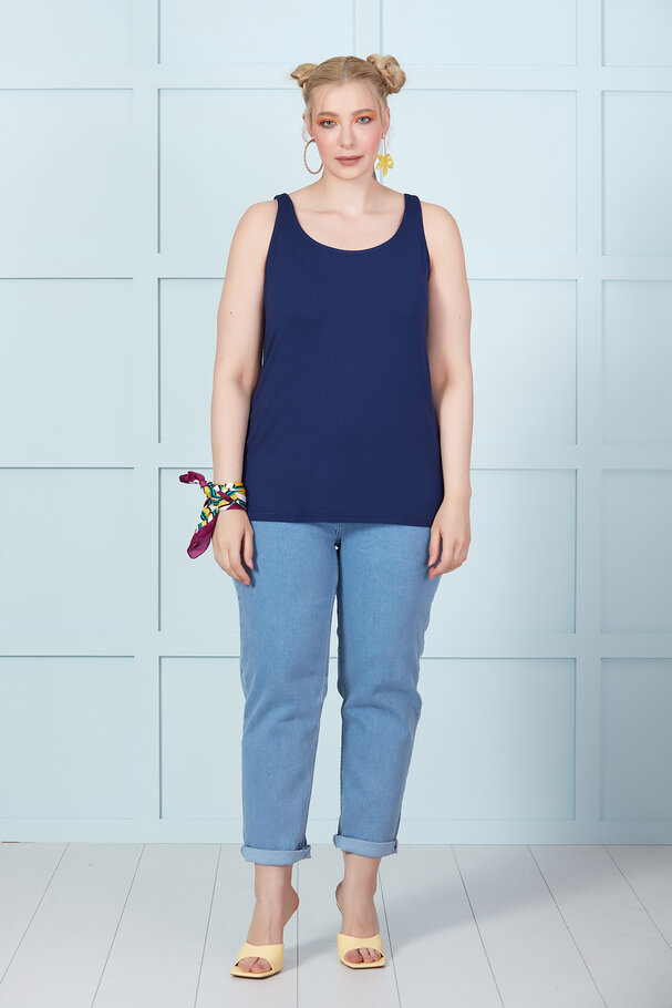 SLEEVELESS ROUND NECK TOP