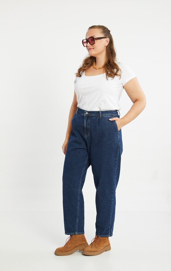 SLOUCHY FIT JEANS