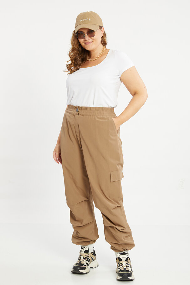 STRAIGHT-FIT CARGO TROUSERS