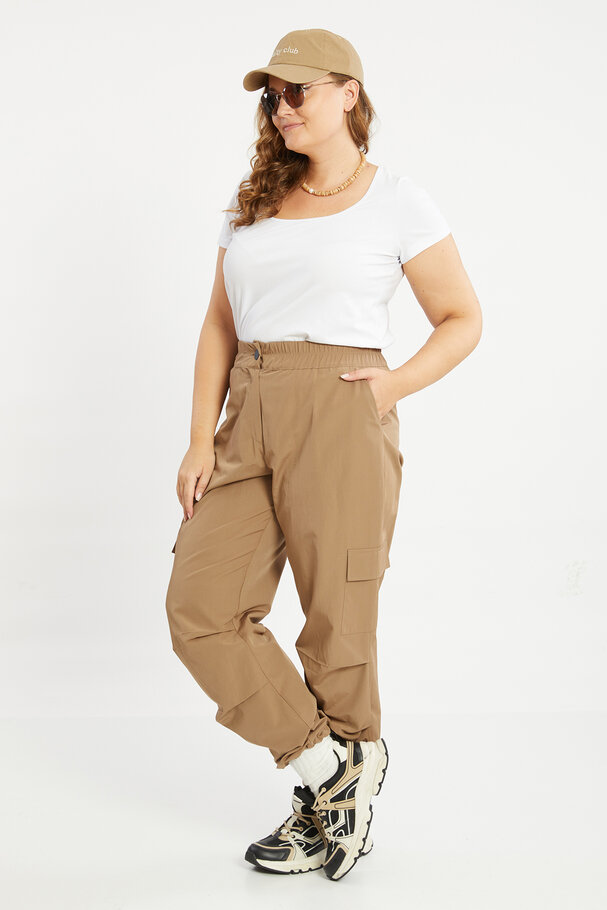 STRAIGHT-FIT CARGO TROUSERS