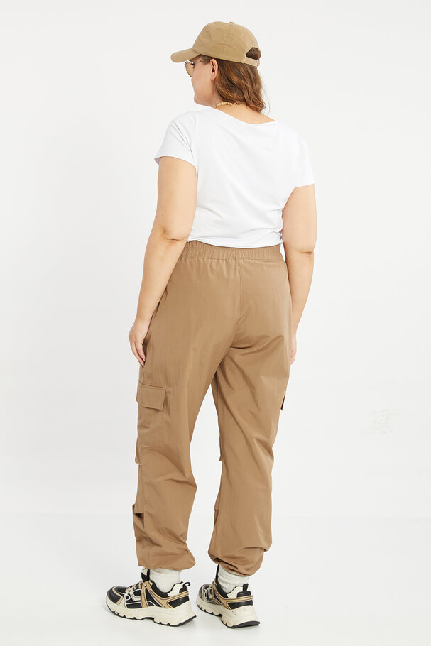 STRAIGHT-FIT CARGO TROUSERS