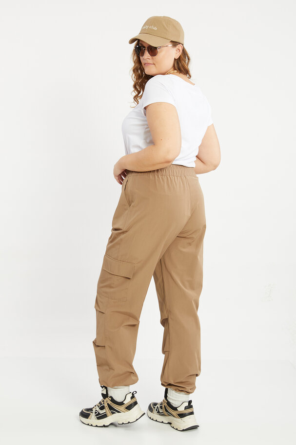 STRAIGHT-FIT CARGO TROUSERS