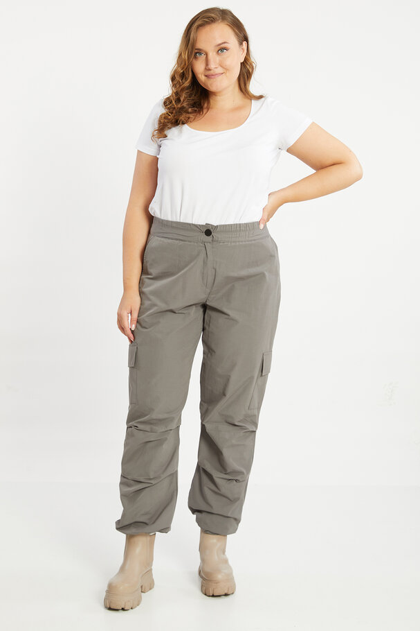 STRAIGHT-FIT CARGO TROUSERS