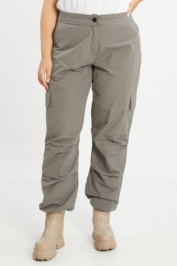 STRAIGHT-FIT CARGO TROUSERS