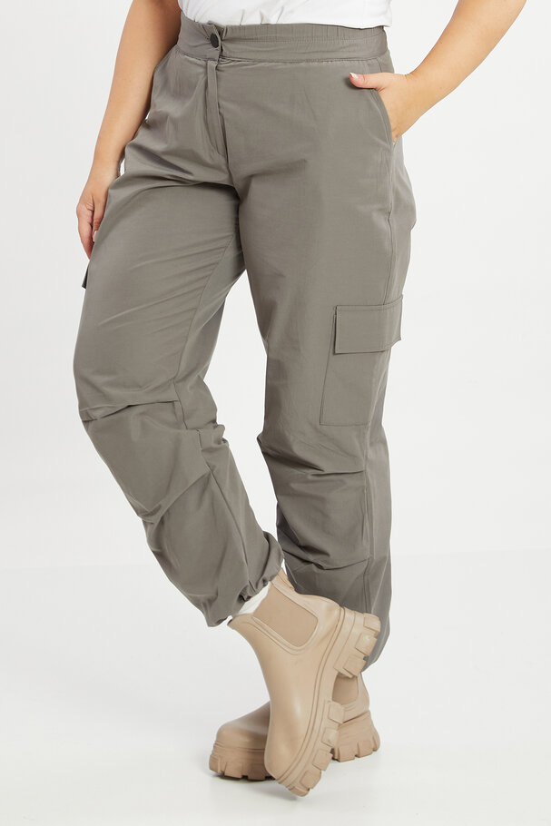 STRAIGHT-FIT CARGO TROUSERS