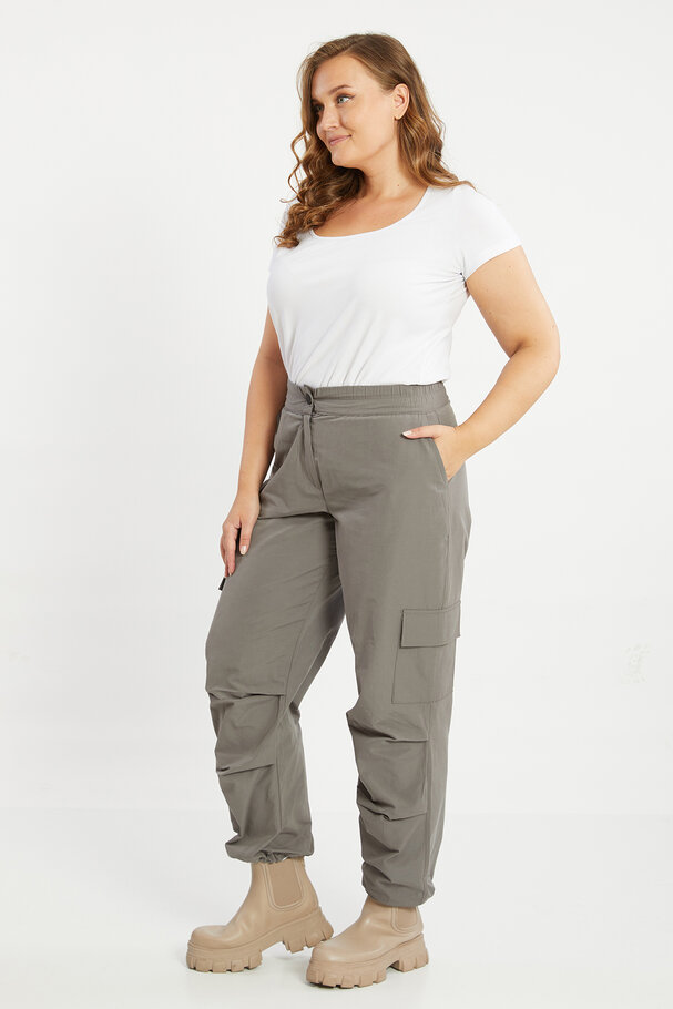 STRAIGHT-FIT CARGO TROUSERS