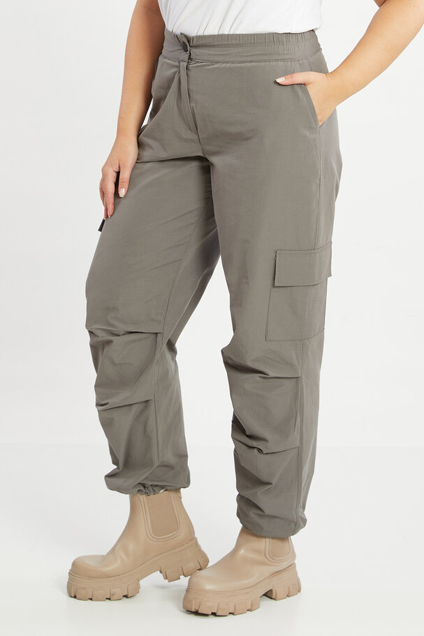 STRAIGHT-FIT CARGO TROUSERS