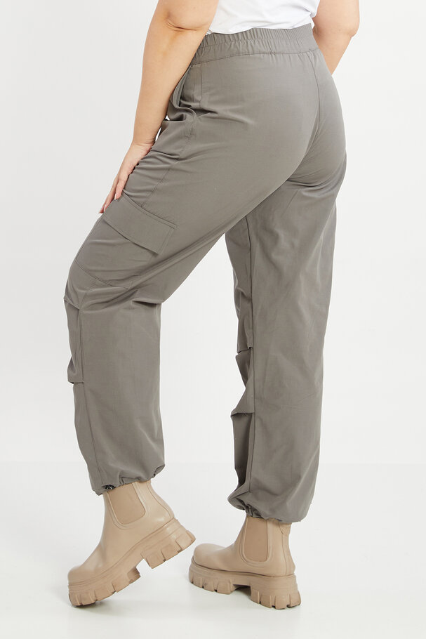 STRAIGHT-FIT CARGO TROUSERS