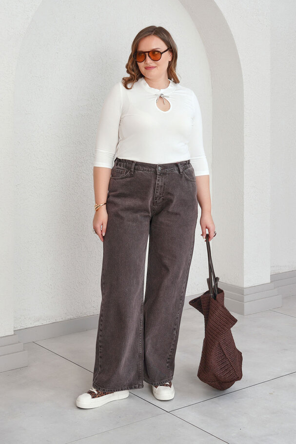 STRAIGHT-LEG HIGH-WAIST JEANS