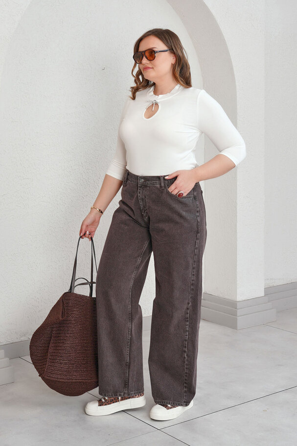 STRAIGHT-LEG HIGH-WAIST JEANS