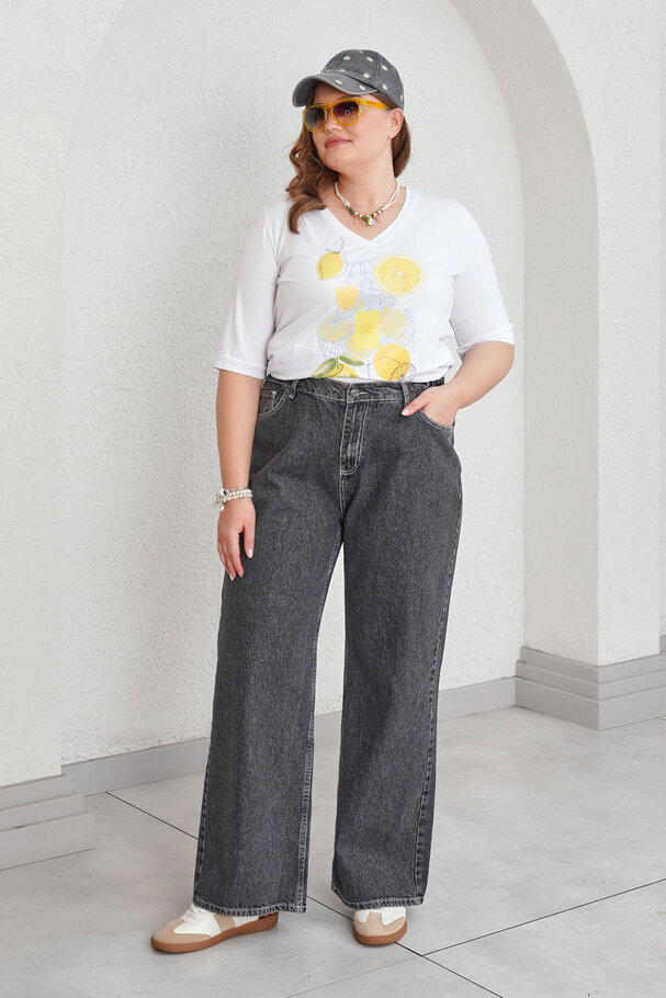 STRAIGHT-LEG HIGH-WAIST JEANS