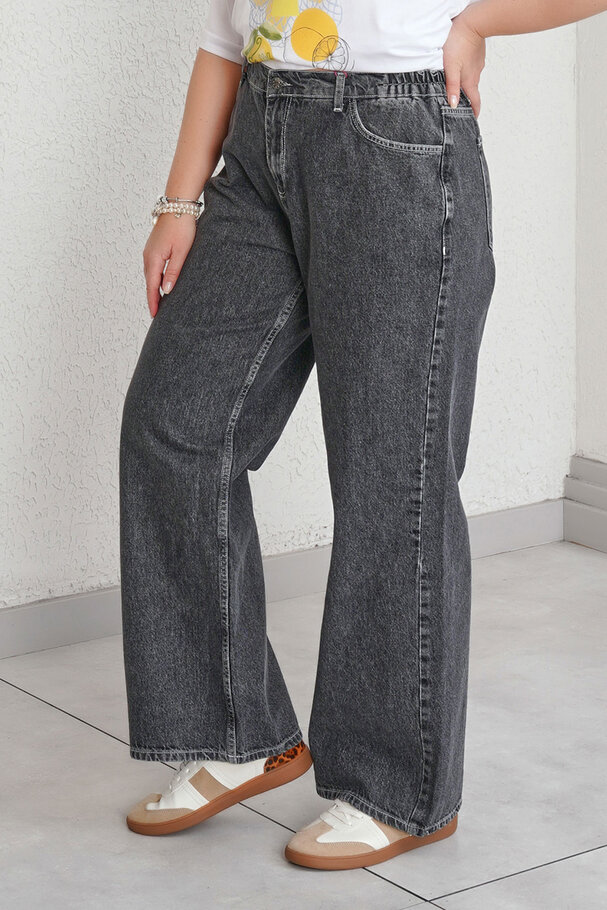 STRAIGHT-LEG HIGH-WAIST JEANS
