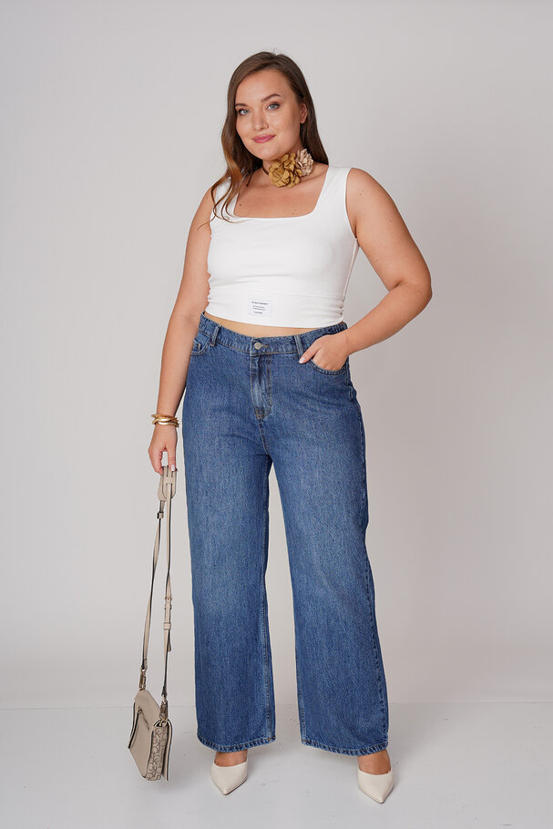 STRAIGHT-LEG HIGH-WAIST JEANS
