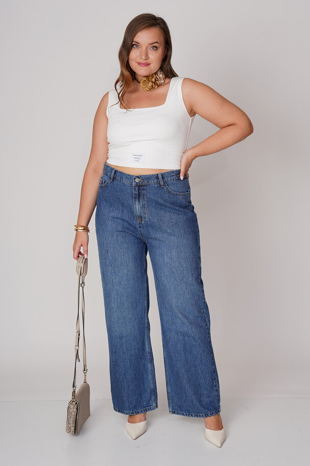 STRAIGHT-LEG HIGH-WAIST JEANS