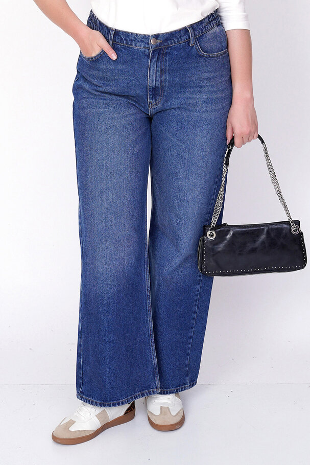 STRAIGHT-LEG HIGH-WAIST JEANS