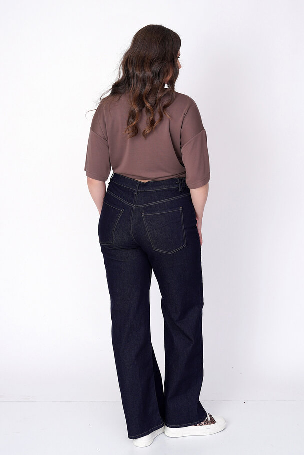 STRAIGHT-LEG HIGH-WAIST JEANS