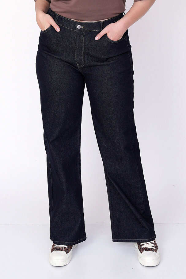 STRAIGHT-LEG HIGH-WAIST JEANS