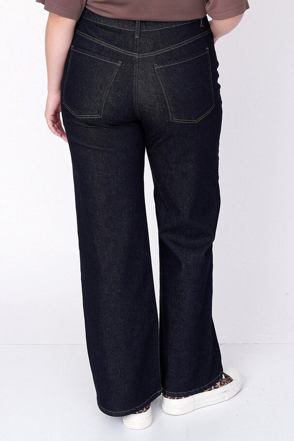 STRAIGHT-LEG HIGH-WAIST JEANS