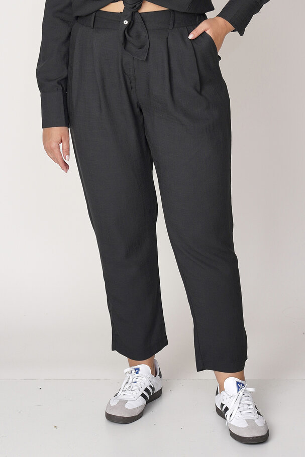 STRAIGHT-LEG MASCULINE TEXTURED TROUSERS