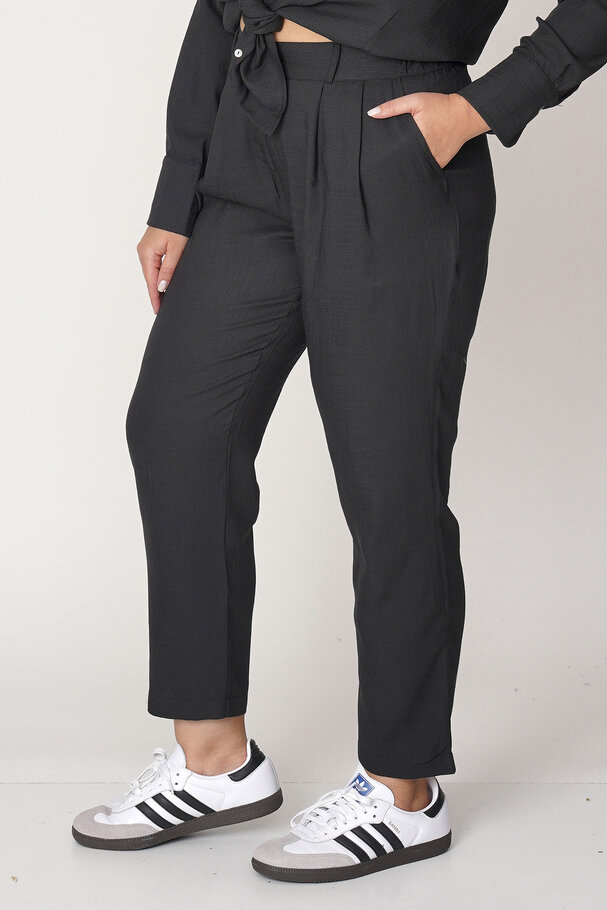 STRAIGHT-LEG MASCULINE TEXTURED TROUSERS