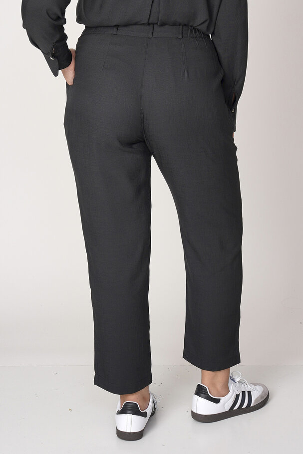 STRAIGHT-LEG MASCULINE TEXTURED TROUSERS