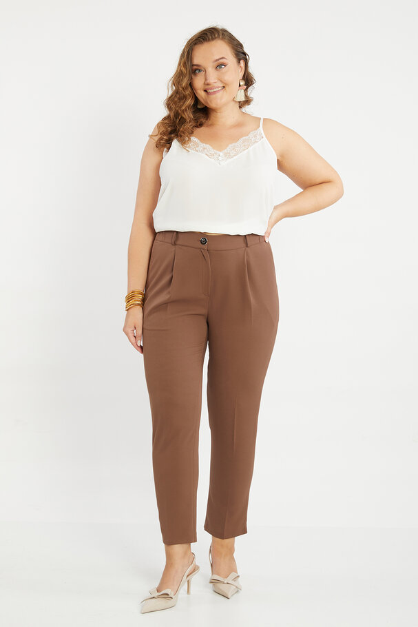 STRAIGHT-LEG MASCULINE TROUSERS