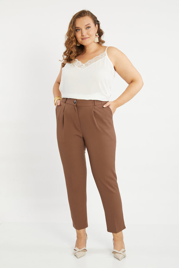 STRAIGHT-LEG MASCULINE TROUSERS