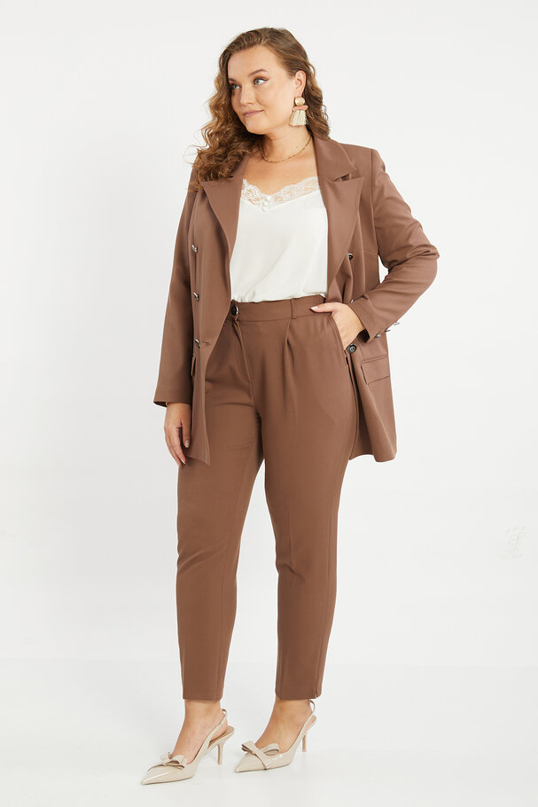 STRAIGHT-LEG MASCULINE TROUSERS