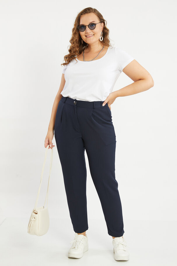 STRAIGHT-LEG MASCULINE TROUSERS