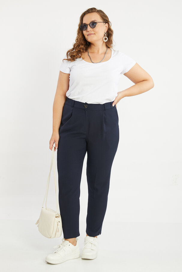 STRAIGHT-LEG MASCULINE TROUSERS