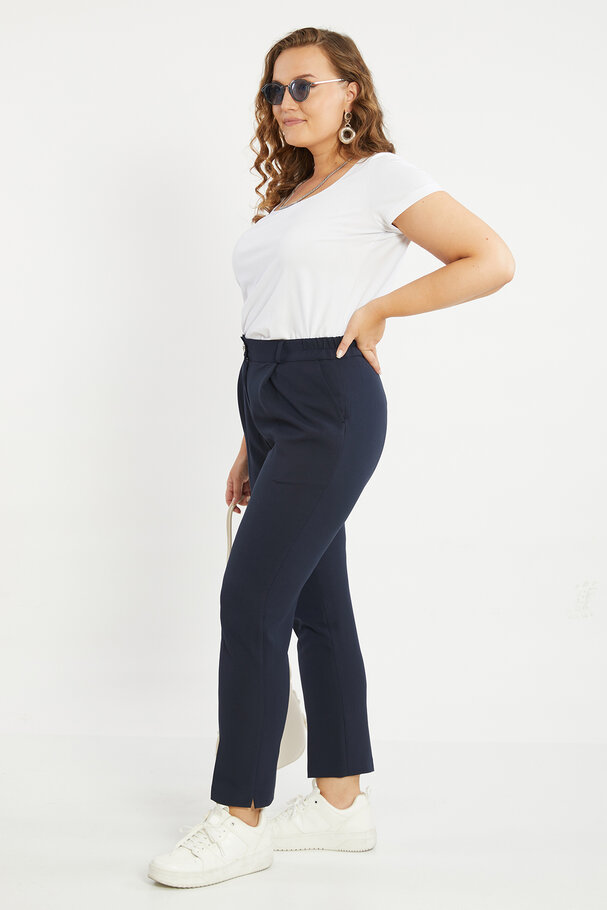 STRAIGHT-LEG MASCULINE TROUSERS