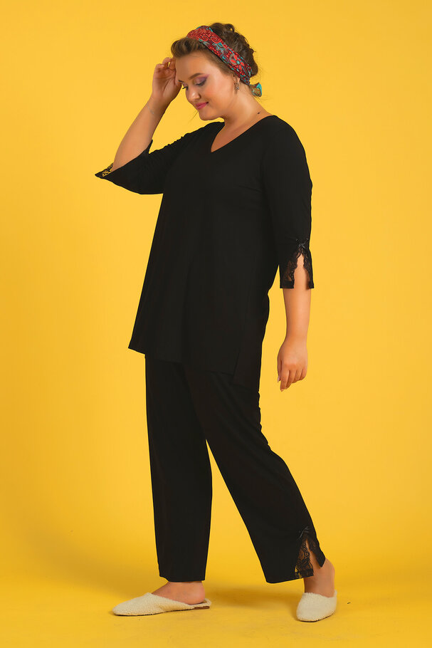 STRETCH PYJAMAS SET WITH LACE DETAIL