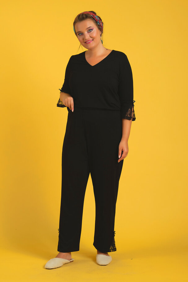 STRETCH PYJAMAS SET WITH LACE DETAIL
