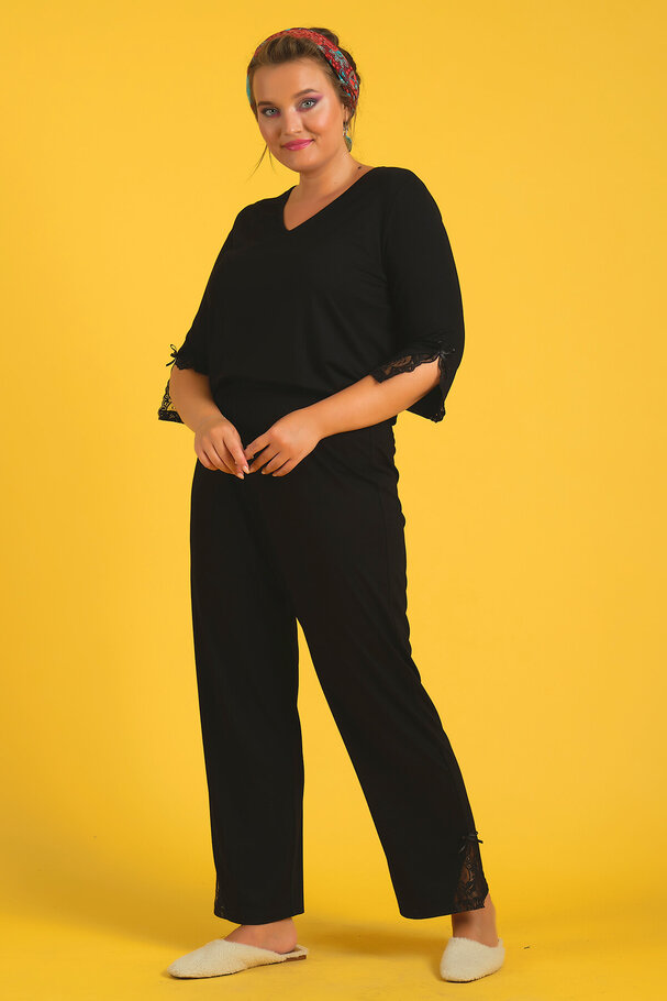 STRETCH PYJAMAS SET WITH LACE DETAIL